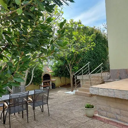 Neda Apartment