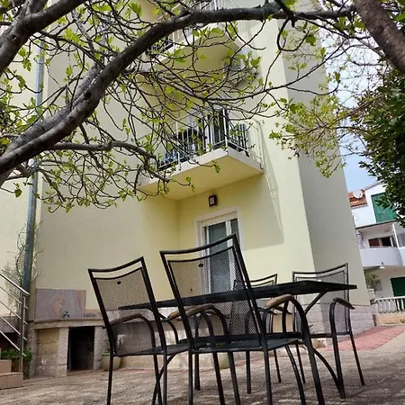 Neda Apartment *